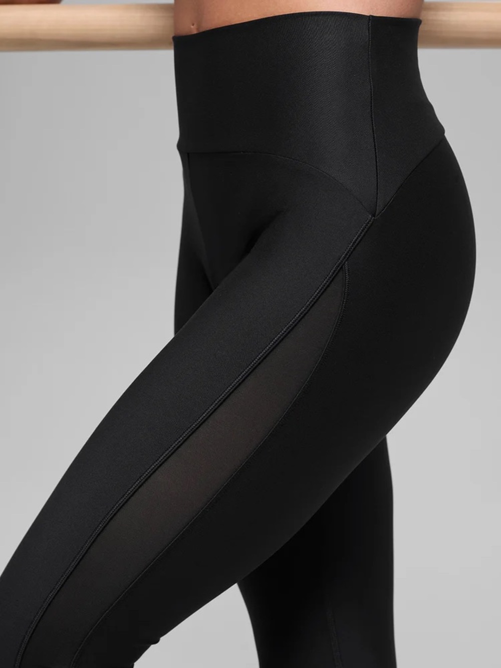 ALO Yoga Airlift High-Waist Mesh Infatuation Legging Black M New - Picture 3 of 6